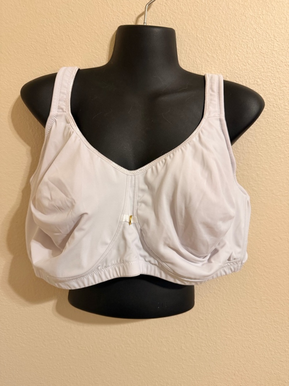 Avenue White Wireless Support Bra with Minimal Center Accent